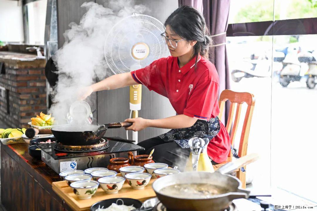 全网追的“扁担女孩”，找了一份暑假工，时薪12元 - 衡阳生活资讯 - 衡阳28生活网 hy.28life.com